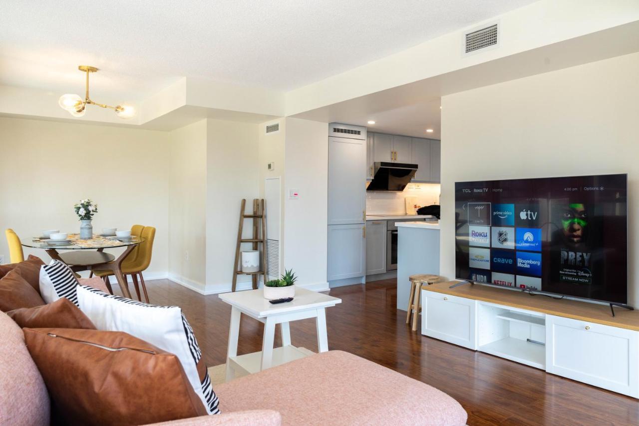 Large 2 Bedrooms Besides Cn Tower Toronto Exterior foto
