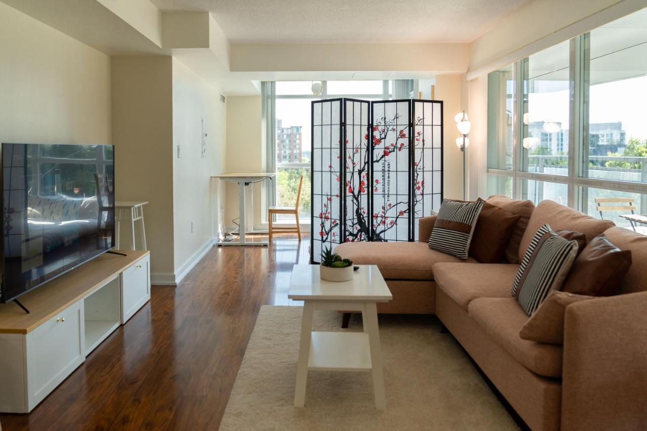 Large 2 Bedrooms Besides Cn Tower Toronto Exterior foto
