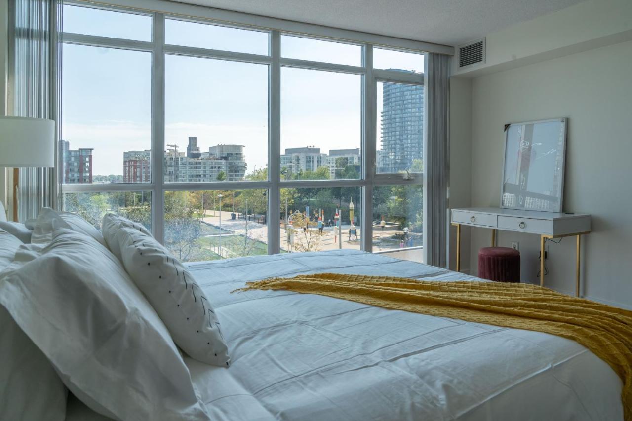 Large 2 Bedrooms Besides Cn Tower Toronto Exterior foto
